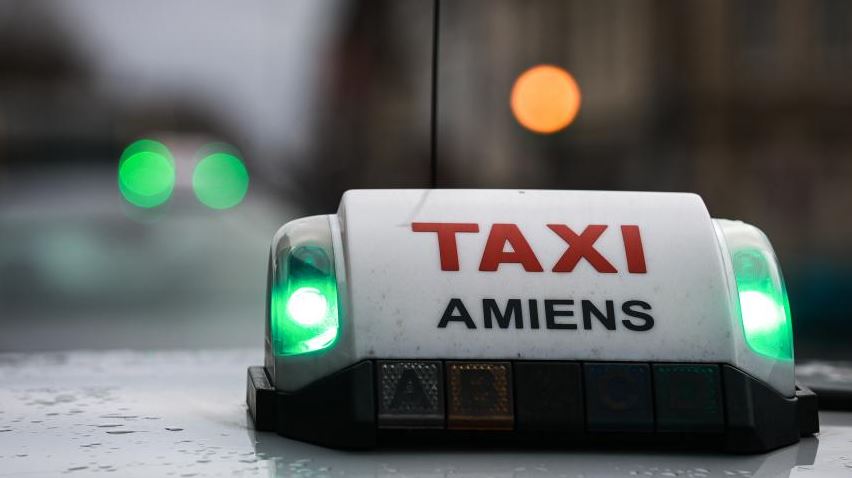 Chauffeur taxi à Amiens – service professionnel et local